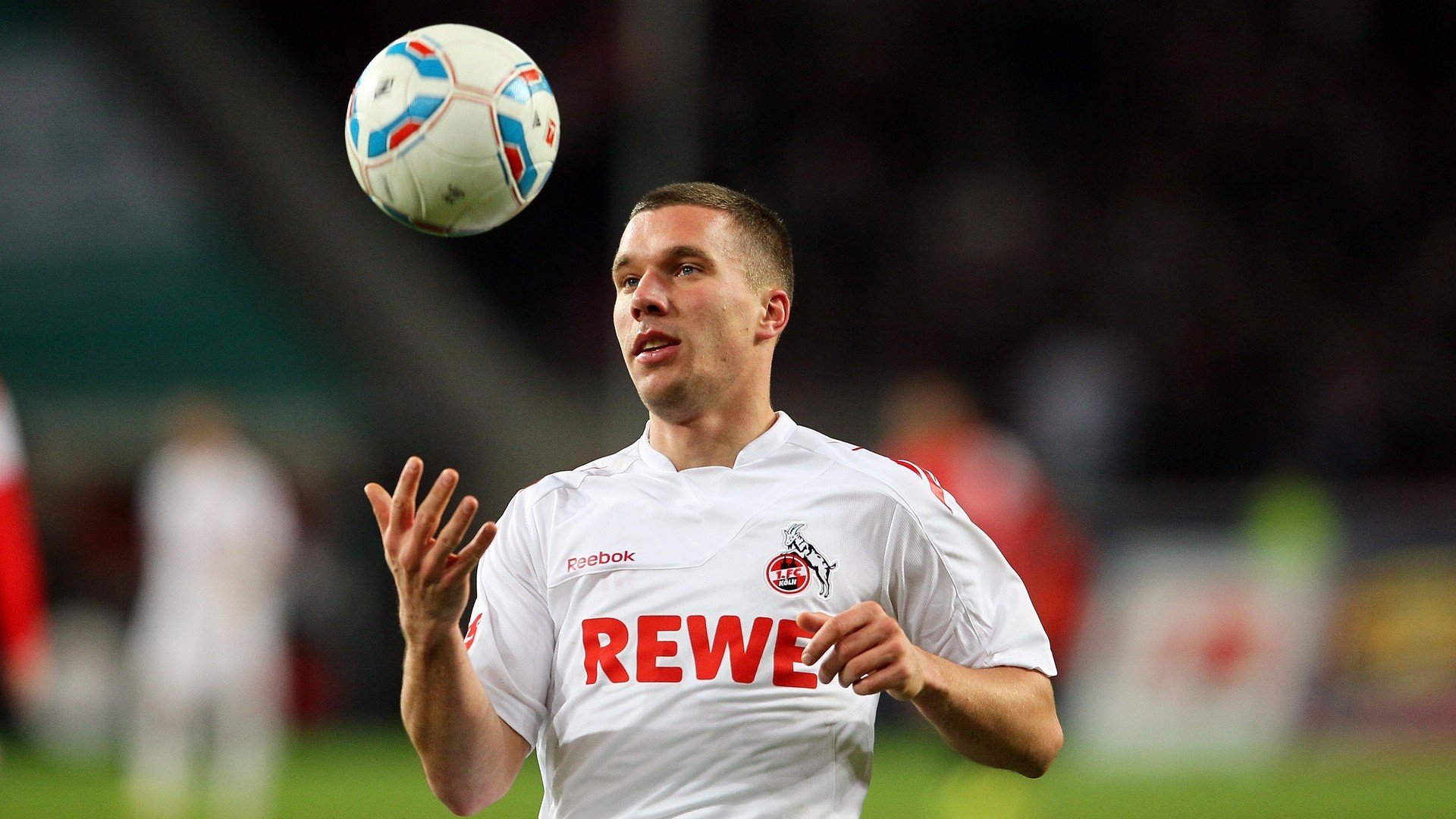 “中国足球产业迎来政策利好，行业未来可期”，中国足球产业产值